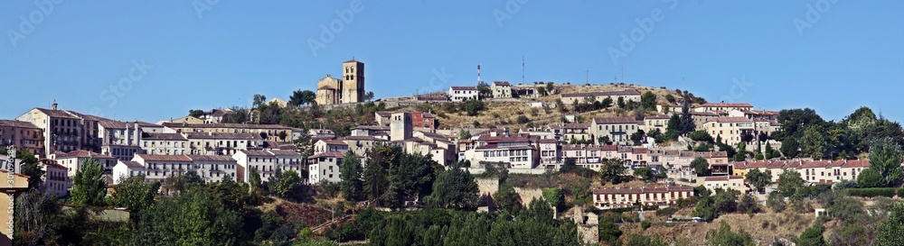 Iglesia de San Salvador en un pueblo medieval de Sepúlveda (Segovia, España).
