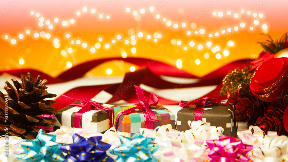 クリスマス背景 折り紙のプレゼントとクリスマスリースとリボン Stock Photo Adobe Stock