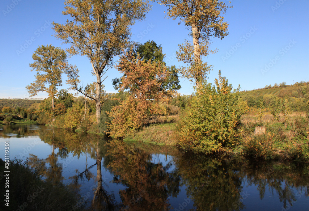 Herbst an der Saale bei Kleinheringen Herbst an der Saale bei Kleinheringen