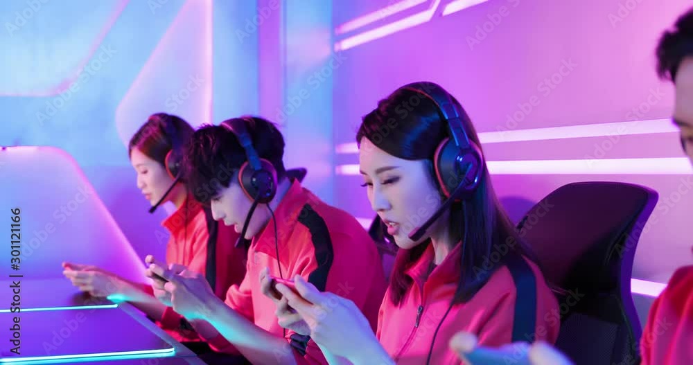 esport gamers play mobile game esport gamers play mobile game