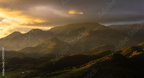 Puesta de sol sobre Serra Cavallera (Sant Joan de les Abadesses) photo