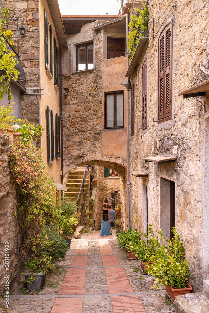 Vista del Borgo medievale Dolceacqua, Liguria, Italia