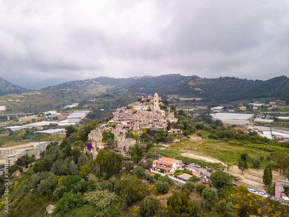 Vista aerea dell'Antico borgo medievale di Seborga, Liguria, Italia