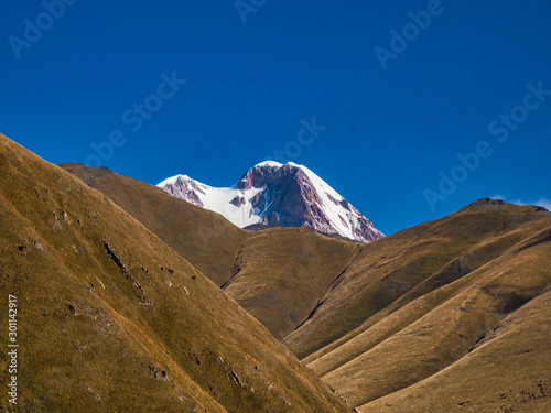 Blick auf den Mont Kasbeg 5047 Meter hoch Georgien photo