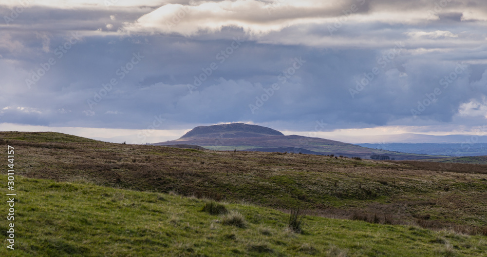 Obraz premium Slemish Mountain, Antrim hills way, Ulster way, County Antrim, Northern Ireland, viewed from Sallagh Braes