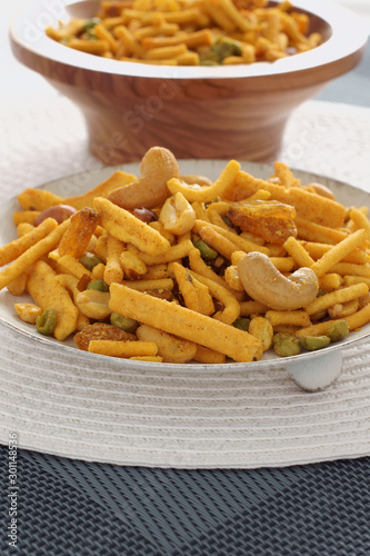 Photo Bombay mix a spicy Indian snack of noodles nuts and peas