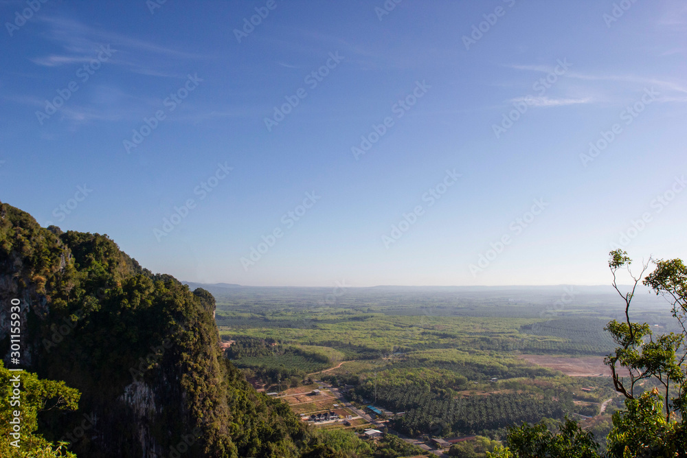 horizon of earth and sky
horizon of earth and sky