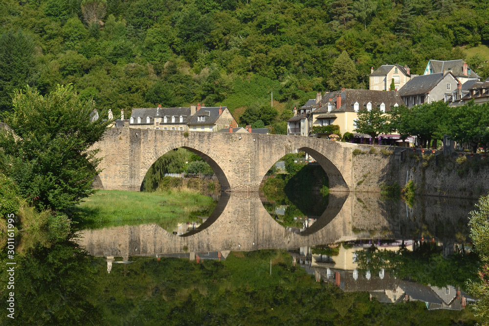Naklejka premium Reflets du pont d'Estaing, gorges du Lot, France