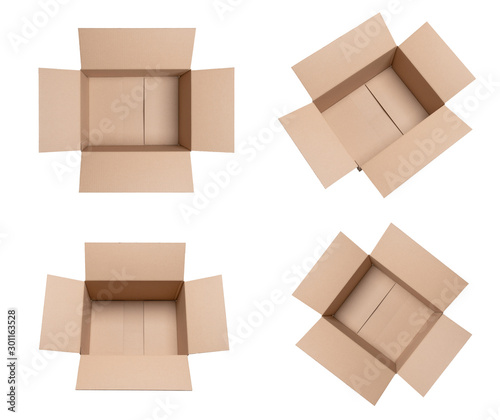 Pudełka kartonowe w różnym położeniu na białym tle © piotrszczepanek