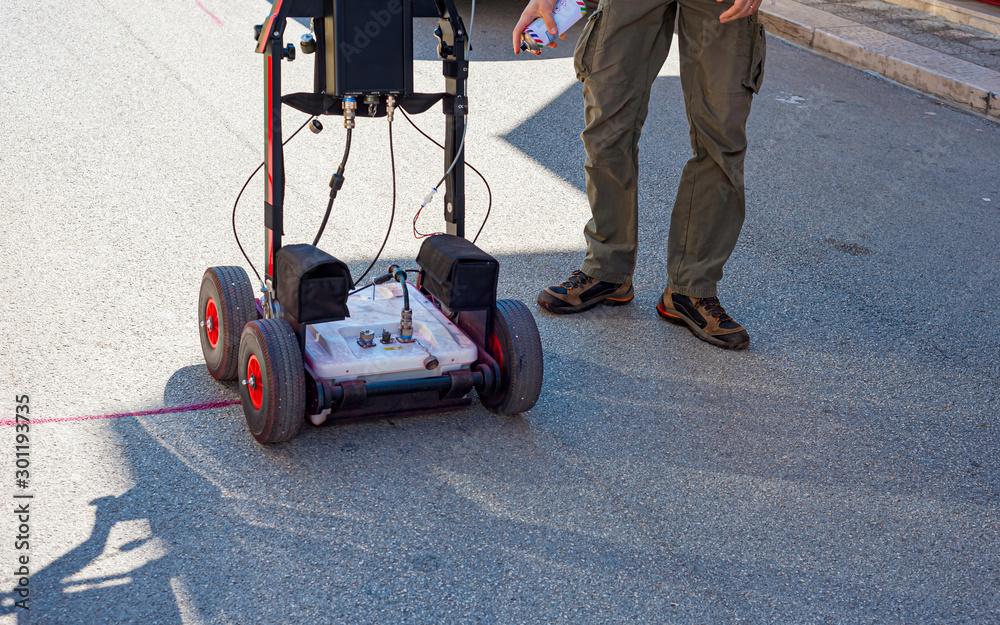 Obraz premium The GPR is a noninvasive method used in geophysics. It is based on the analysis of electromagnetic waves transmitted into the ground reflections.