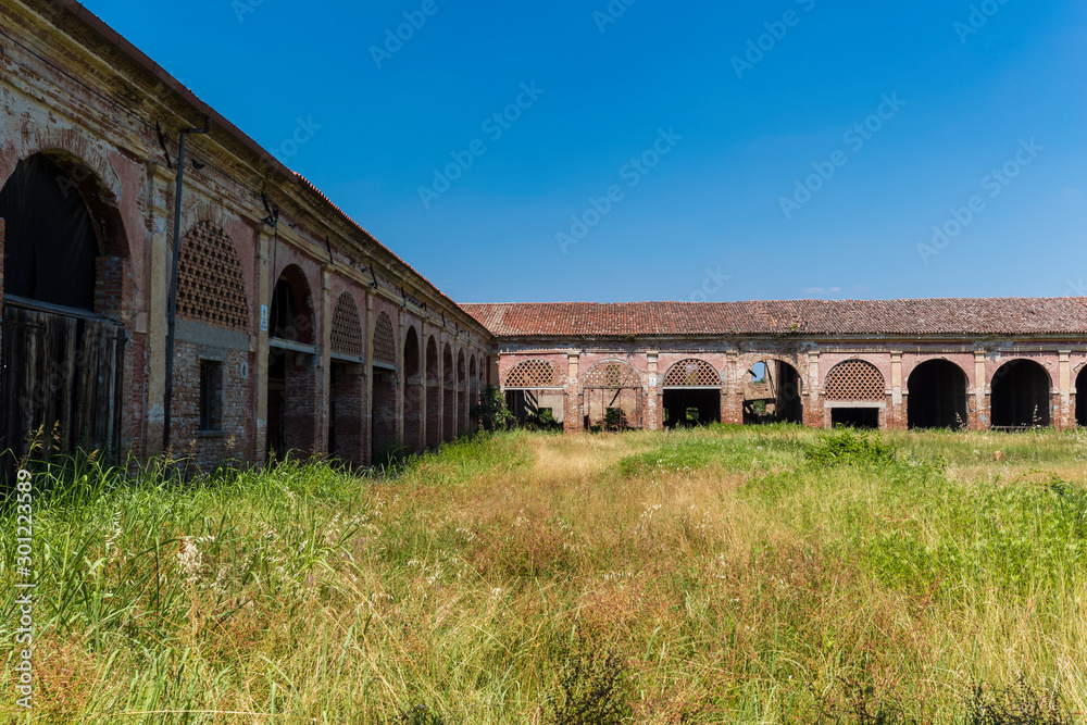 Urban exploration in an abandoned villa