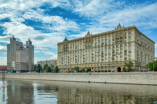 Obraz na płótnie Moscow, Russia - July 11, 2018: View of the city embankment and Soviet-era buildings, river walk on the Moscow River w salonie