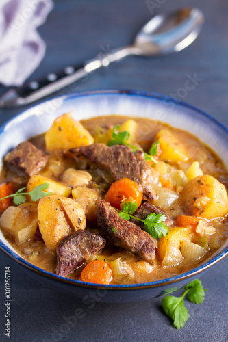Slow cooker thick and chunky beef stew