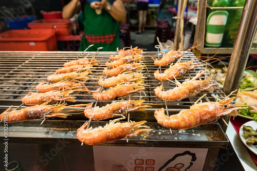 台湾夜市屋台料理エビ photo