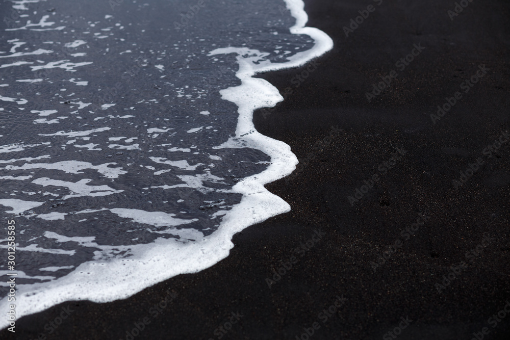 Ocean wave at black sand beach in Iceland. Nature background - obrazy, fototapety, plakaty 