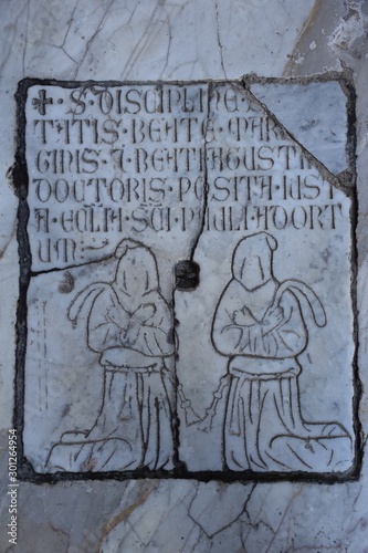 Pisa camposanto monumentale rilievo penitenti