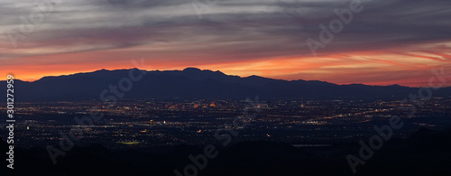 Wallpaper Mural Mountain viewpoint sunset and night views towards the city during night in Las Vegas, USA. Torontodigital.ca