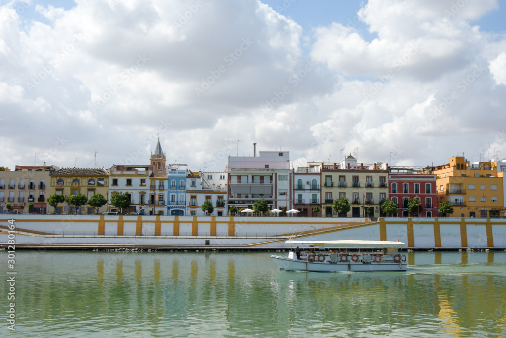 Φωτογραφία View of the Triana neighborhood, Seville, Spain