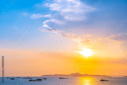 Fototapeta Naklejka Na Ścianę i Meble -  Beautiful landscape of sea ocean around Pattaya city in Thailand at sunset time