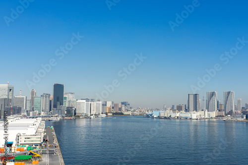 東京の風景 青天の芝浦ふ頭