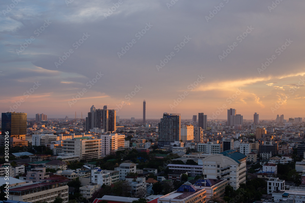 Fototapeta premium miasto bangkok wieczorem