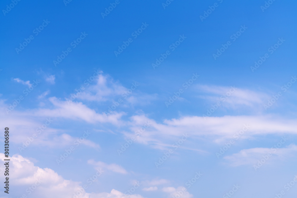 Obraz premium blue sky and white cloud background
