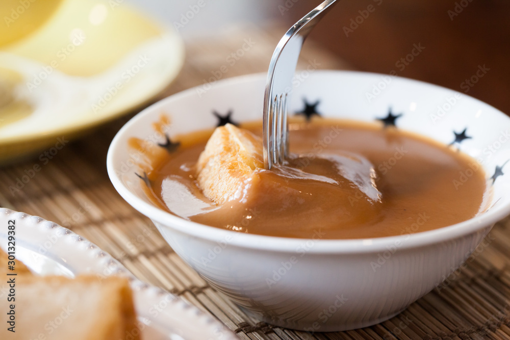 Streamed bread with Thai tea custard Streamed bread with Thai tea custard