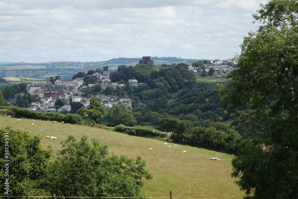 Fototapeta premium Beautiful cornish landscape of Launceston Town in the middle of summer