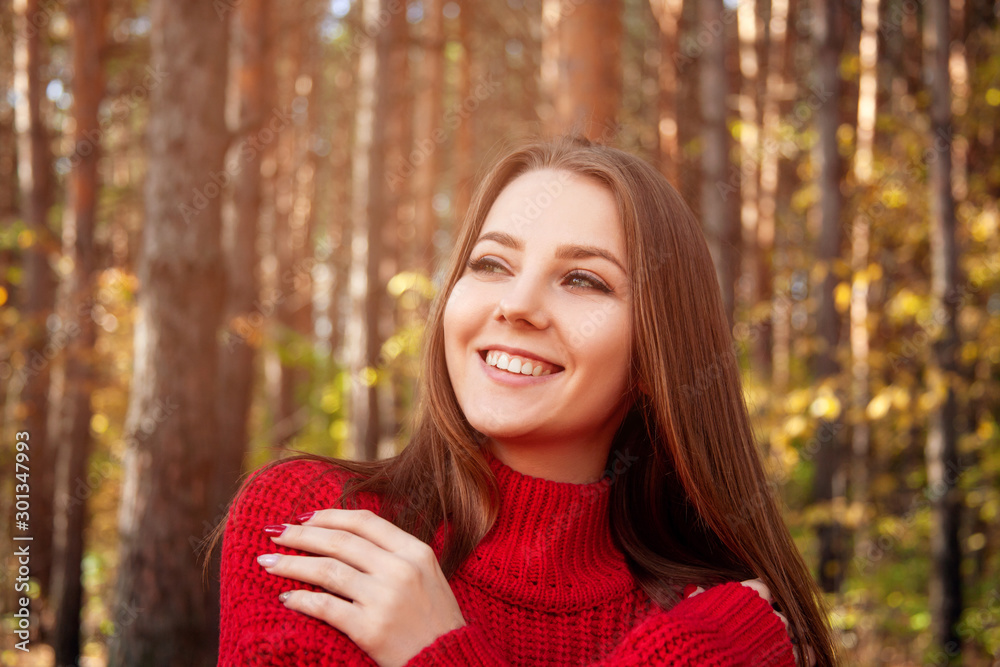 Young woman posing on the yellow leaves background. Young woman posing on the yellow leaves background.