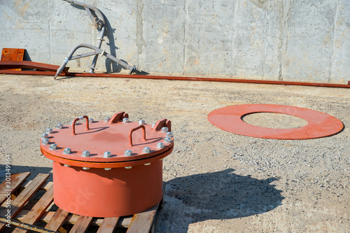 New Du600 hatchway for the construction of a new tank of 10,000 m3 for filling with gasoline and petroleum products in the tank farm at the refinery. photo