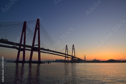 名港西大橋からの日の出 © Kazuyoshi  Ozaki