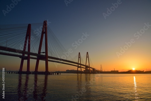 名港西大橋からの日の出 © Kazuyoshi  Ozaki