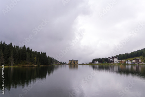 lago de misurina photo