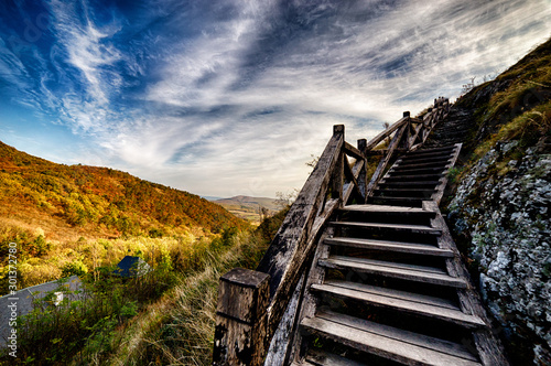 eine treppe führt in den Himmel, lange berg auf