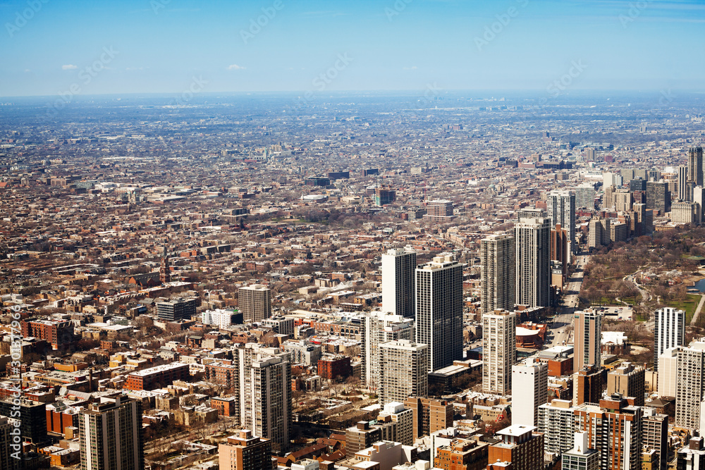 Fototapeta premium Long perspective panorama of Chicago suburb area