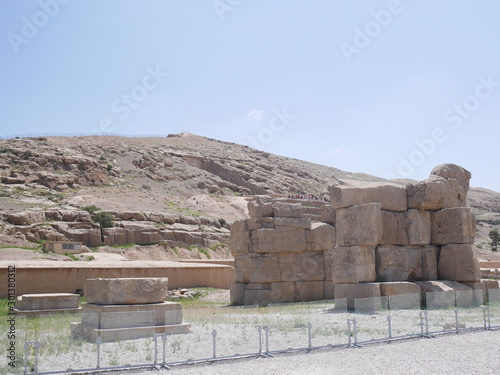 Fototapeta Naklejka Na Ścianę i Meble -  Persépolis, ruine et histoire, ciel et pierre 