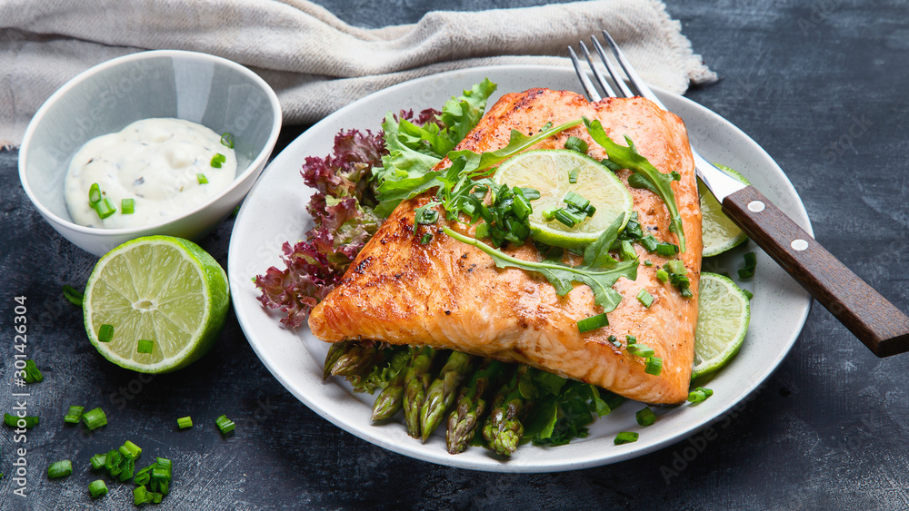 Grilled salmon with vegetables