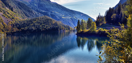 Fototapeta Naklejka Na Ścianę i Meble -  beautiful view of a mountain lake in the autumn sunny day. Poschiavo, Switzerland