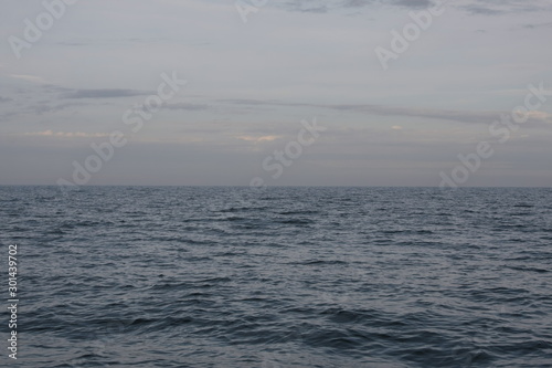 Horizonte marino visto desde el barco