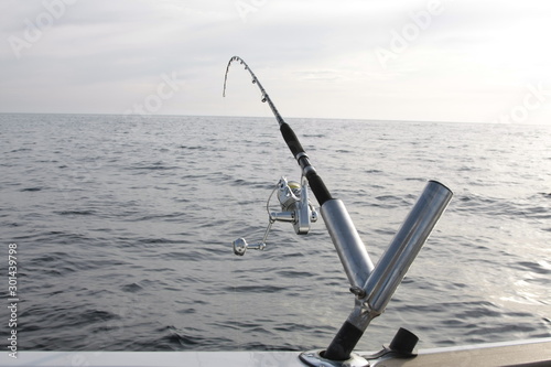 caña de pesca preparadas en el barco