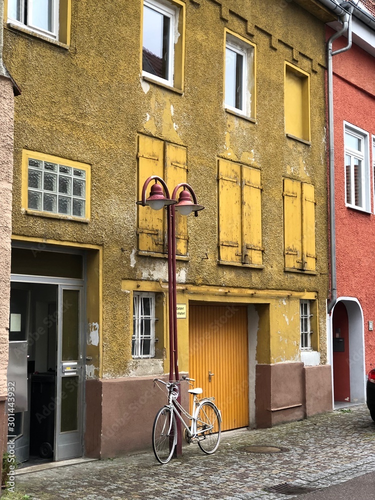 Historische Häuser mit Fahrrad - Giengen an der Brenz