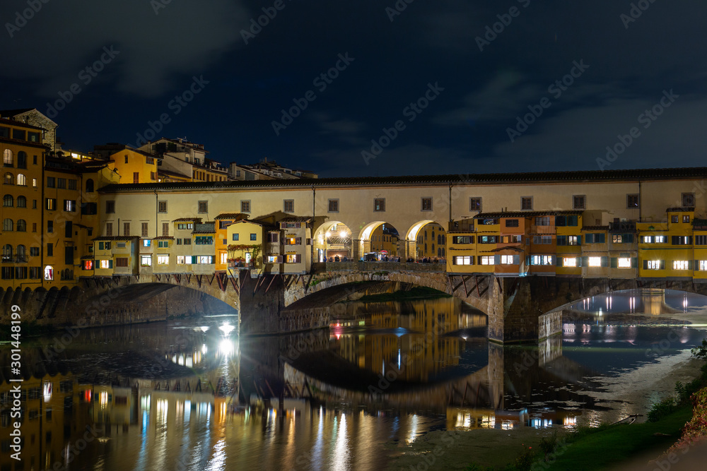 Il Ponte Vecchio di firenze di notte
