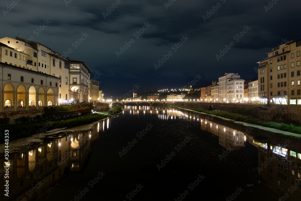 Riflessi sull'Arno di notte 
