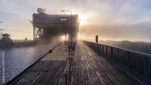 Brandenburg, Deutschland, Europa, Gebäude_Architektur, Herbst, Jahreszeiten, Schiffshebewerk, Stadt, Niederfinow, Eberswalde, Nebel, Morgengrauen, Architektur, Schifffahrt, Fahrstuhl, Schiffe, Boote, 