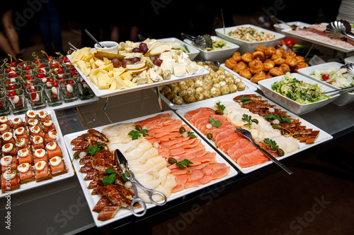 Fotografía Different types of fish on the banquet table.