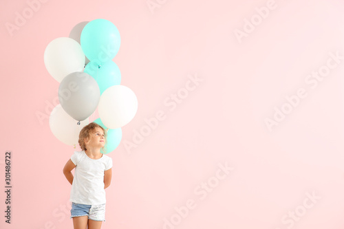 Little girl with balloons o...