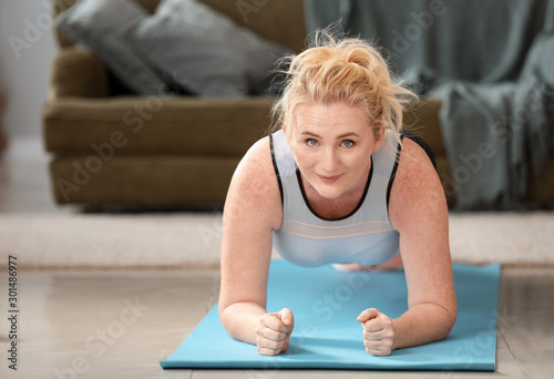 Body positive woman trainin...