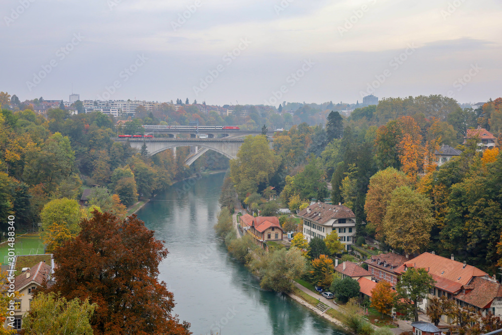 Obraz premium Bern, Switzerland-October 23,2019:View of the river and bridge in autumn season is the beautiful nature from bern