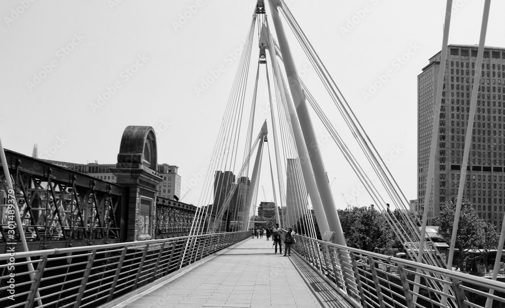 Obraz premium bridge over the river