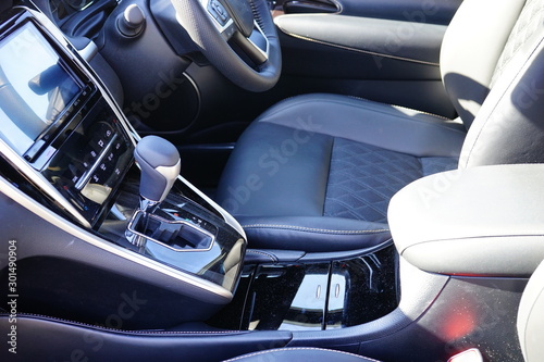 SUV　自動車　車　内装　ハンドル　ダッシュボード　内側　車内　シフトレバー　シート　座席